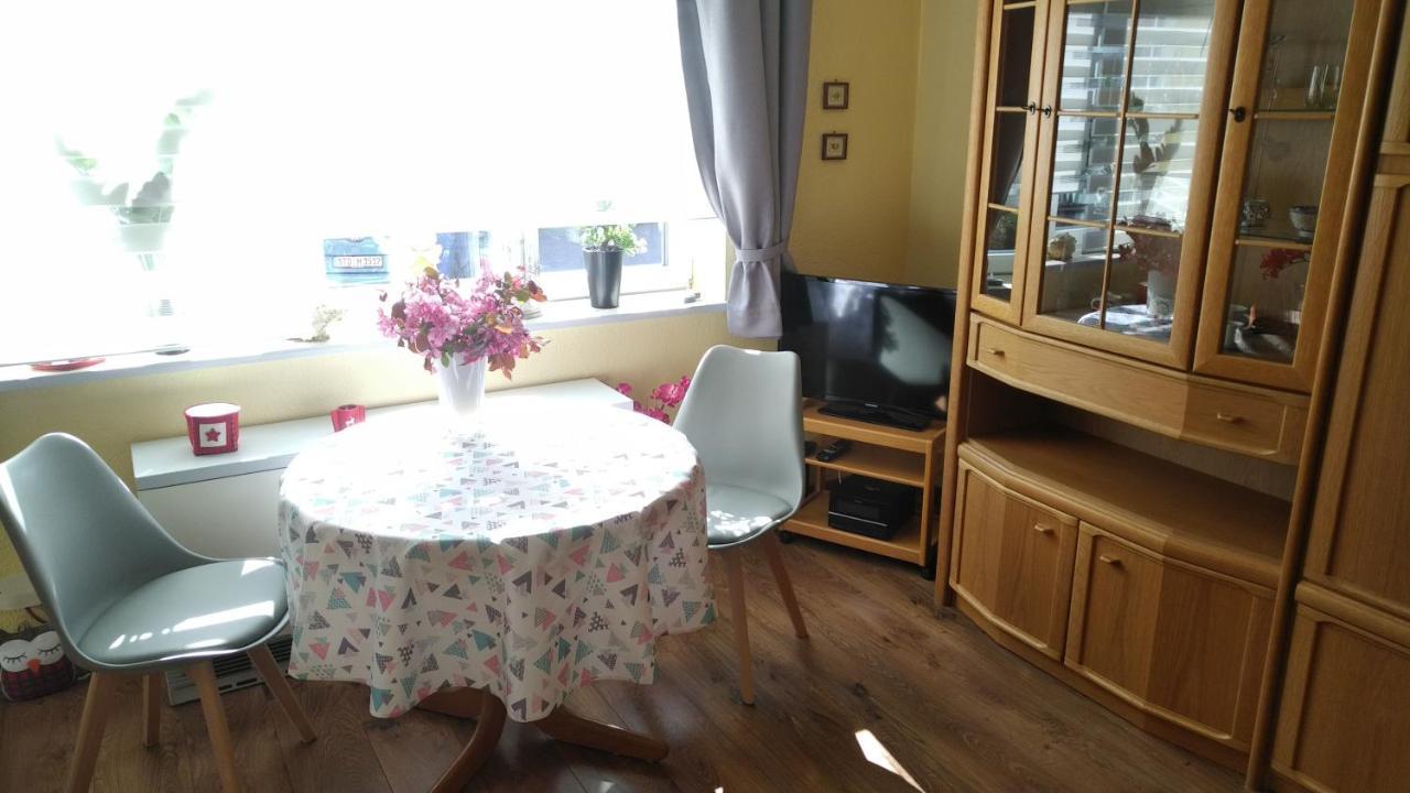 Haus Tertius - Strand- Und Hafennahe Ruhige Ferienwohnung Busum Bagian luar foto